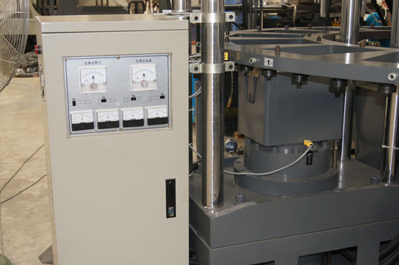 Plastic pvc-Injectie Roterende Korte Laarzen/Schoenen die tot Machine 2 maken Kleur