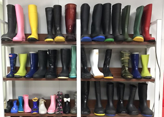Automatische Roterende Schoenen die Machine voor Gumboots/Veiligheidslaarzen maken