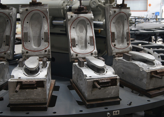 Plastic pantoffelmachine voor luchtblazende injectie van PVC-materiaal