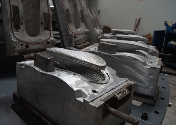 Roterend Plastic Schoeisel die Machine voor Pantoffel het Maken maken