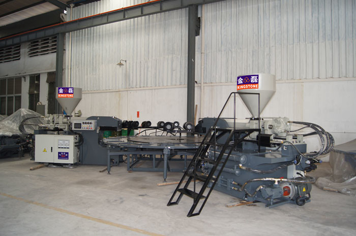 Twee Arbeiders 2/3 Machine van het kleuren Roterende TPR Enige Afgietsel met 120-220 paren/uur